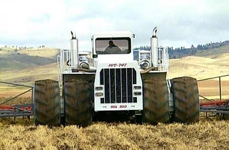 Big Bud - The World's Largest Farm Tractor 07