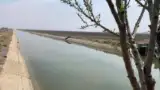 Canal de irigatii cu apa